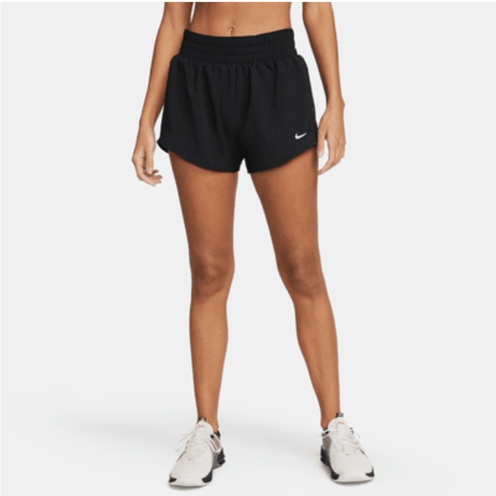 Nike women’s size medium running short brief lined color black